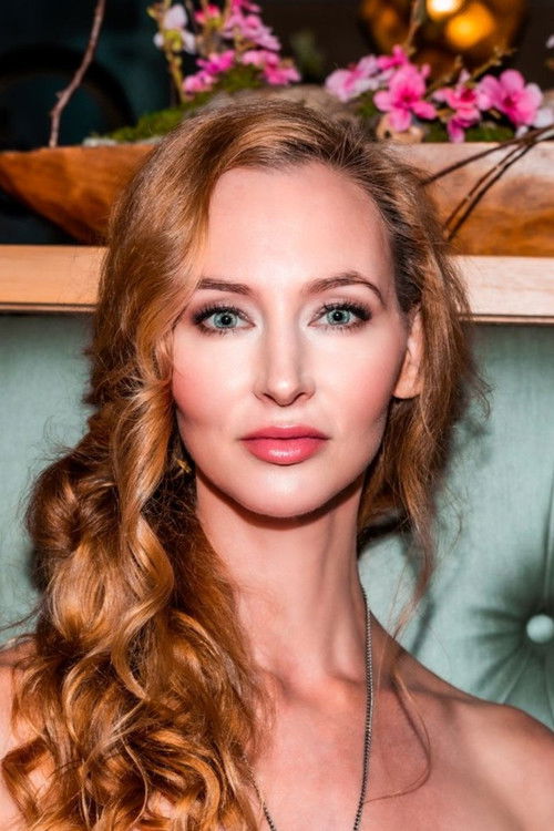 Aryn Elaine Cole as Lisa