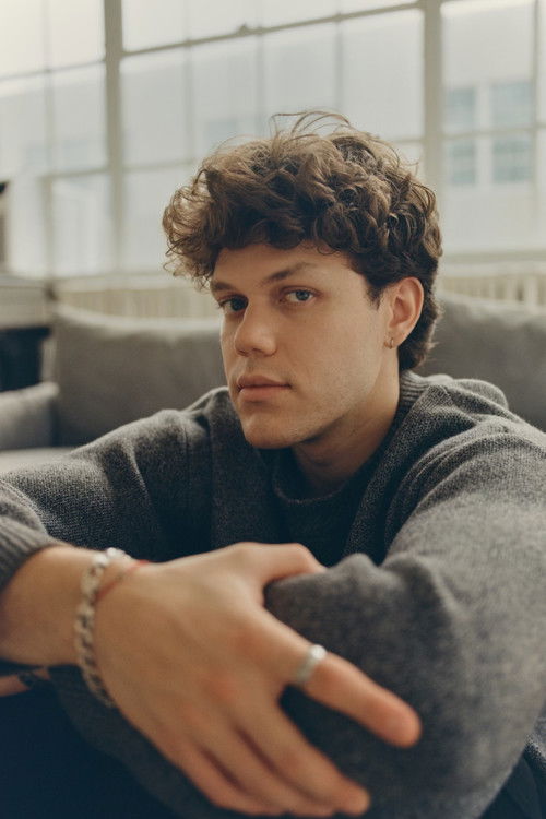 Sebastian Delascasas as David