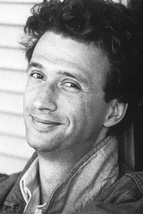 Silvio Vannucci as Simone