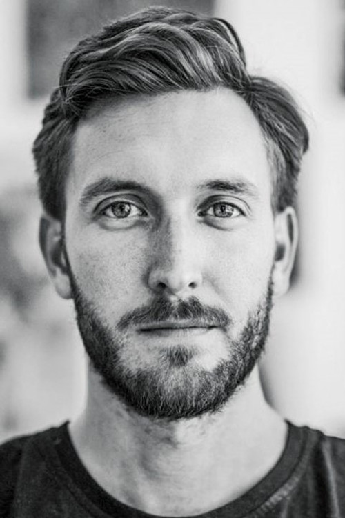 Noel Deelen as Joris