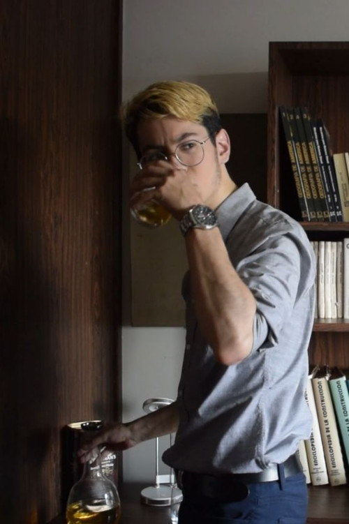 Daniel La Riva as Ricardo