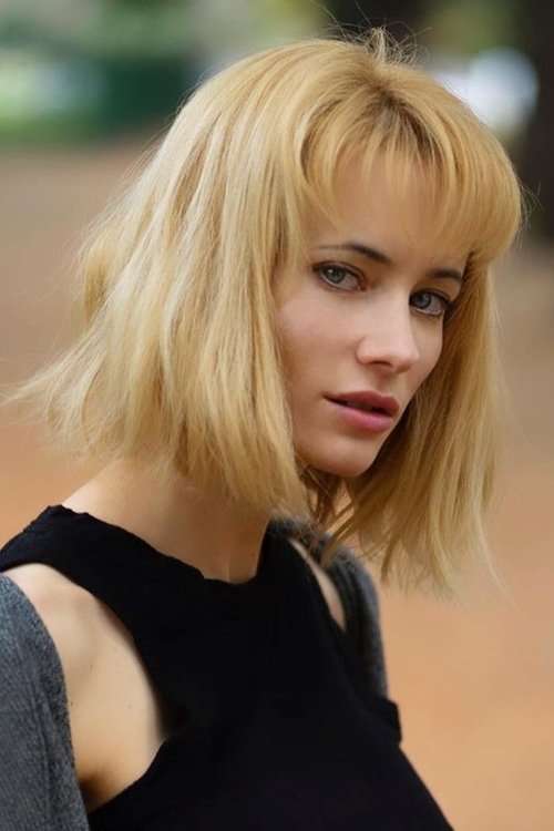 Clara Kovacic as Delfina