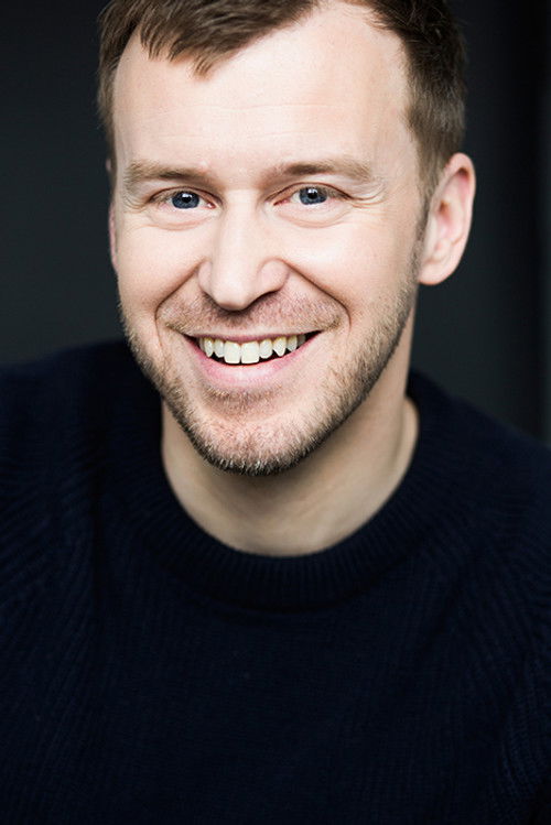 Rémy Ouellet as Lieutenant Larivière