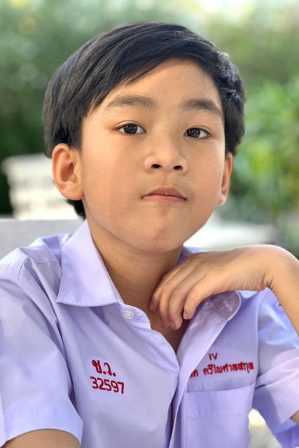 Jaokhun Panchanokchon as Somrak (segment "Children's Graveyard")