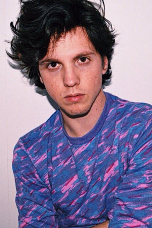 Adriá Sánchez-Campo as Hugo