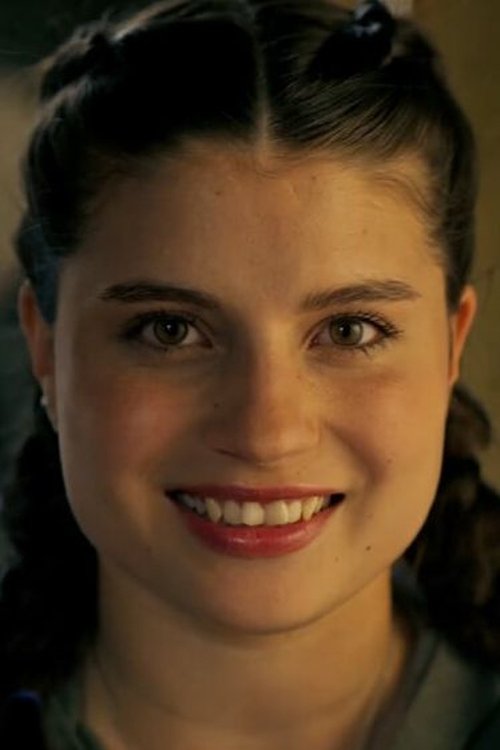 Amalia Teuber as Sarah