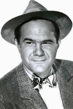 Dick Wessel as Detective Mallory