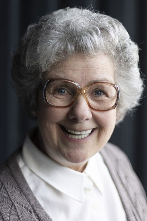 Jutta Mühle as Old woman