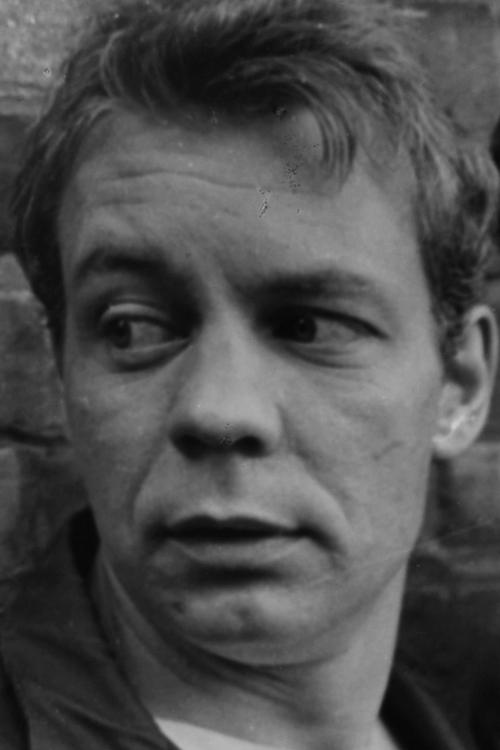 Doug McGrath as Larry