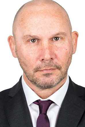 Juke Hardy as Tomaez