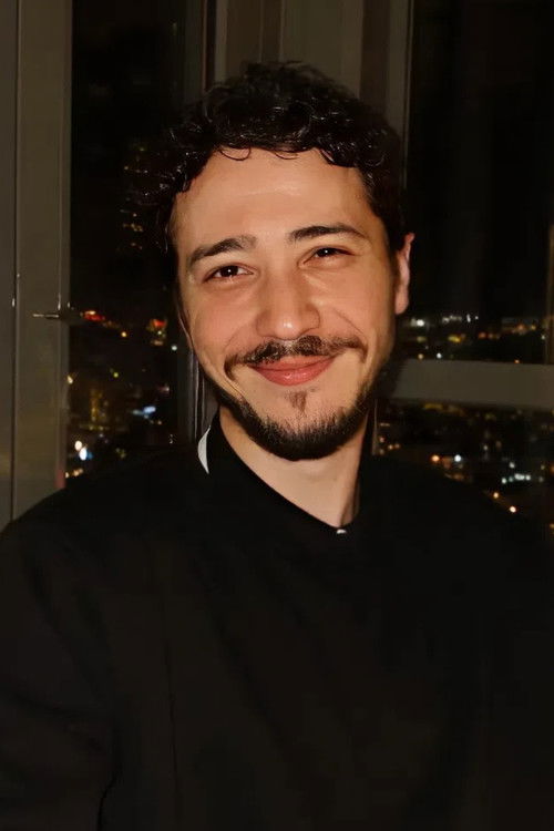 Furkan Murat Uğur as Akif