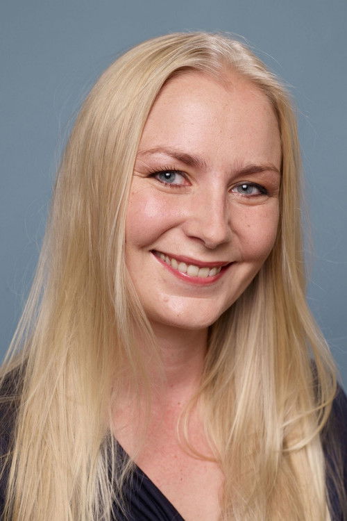 Zaida Bergroth as Naispoliisi Sarin ääni