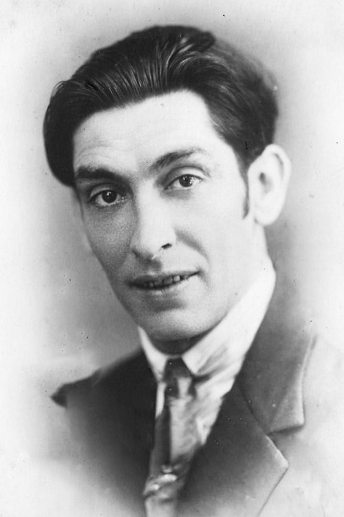 Abel Pêra as Dono da Pensão