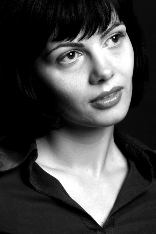 Laura Creț as Doctor