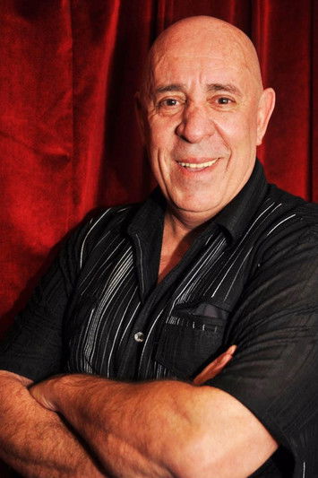 Fernando Caride as Cura