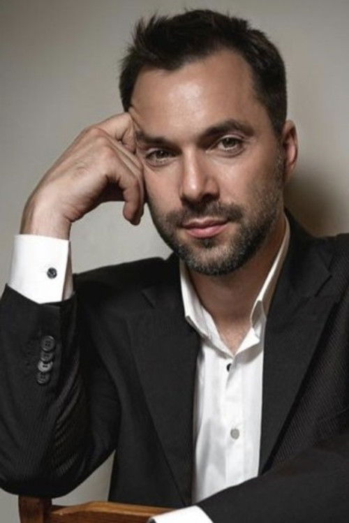 Oleksii Arestovych as Lyusya Zaytseva / Igor