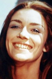 Annie Buron as Chloé