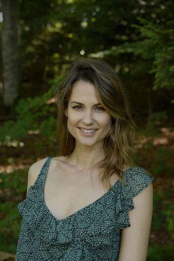 Lauriane Gilliéron as Audrey, neighbor