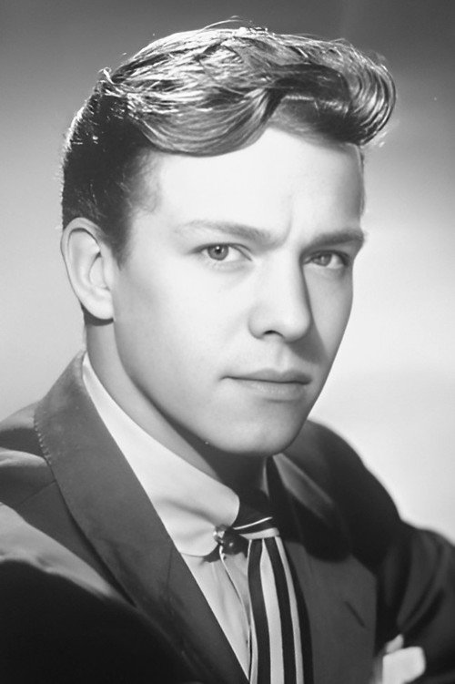 Lee MacGregor as Lieutenant Zimmerman