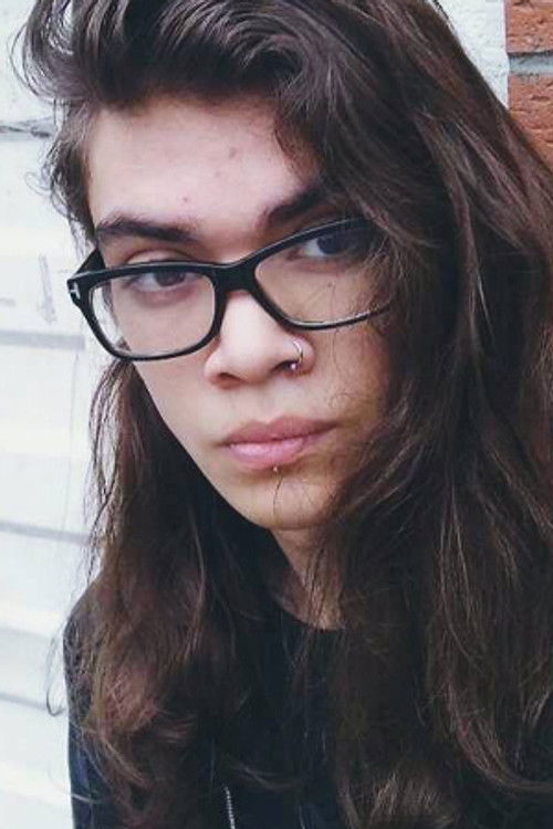 Matías Fraquelli as Alienígena