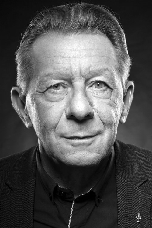 Krzysztof Kuliński as szef zakładu pogrzebowego