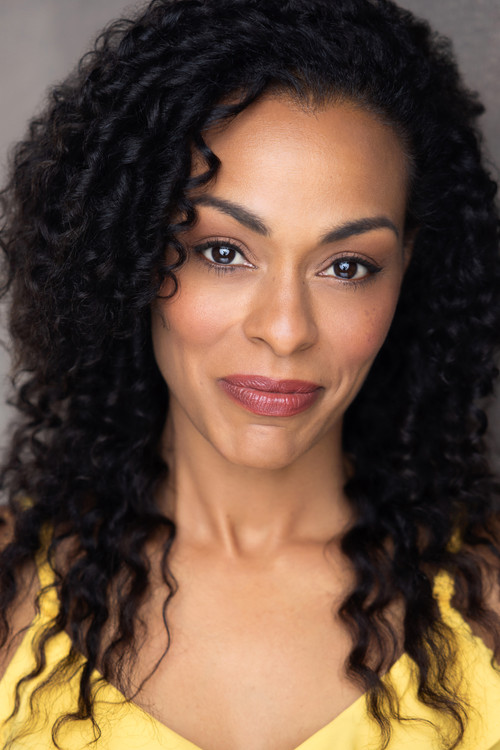 Hannah Lewis as Jules