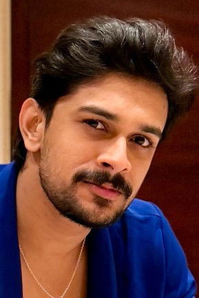 Ramzan Muhammed as Ali