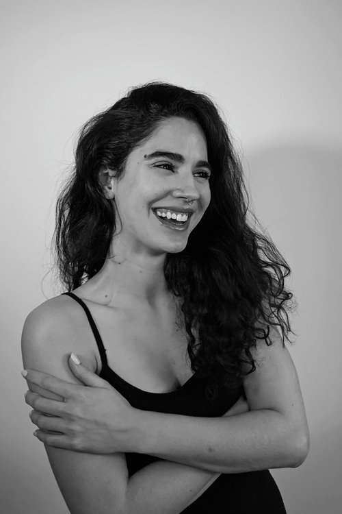 Isadora Reis as Elisa/ Menina Narradora