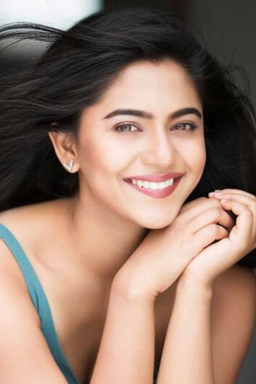 Mrunmayi Deshpande as Ratna Thakur