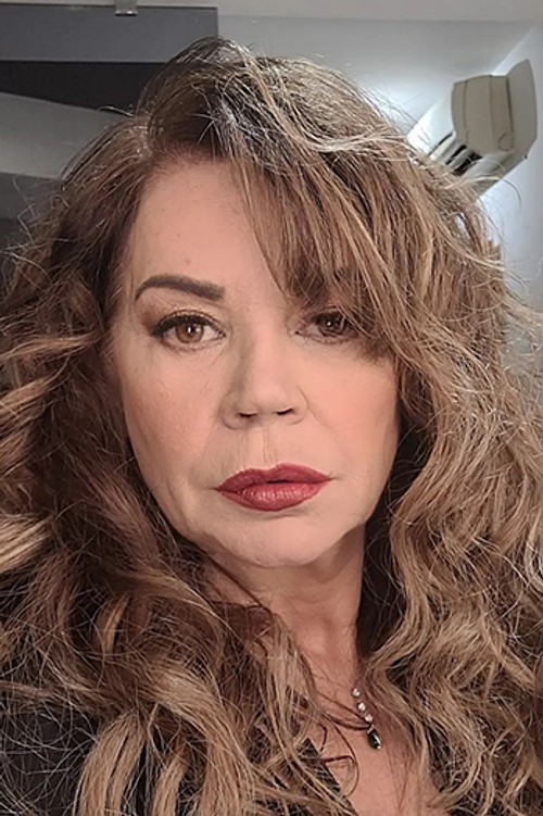 Eleni Dimou as Tragoudistria