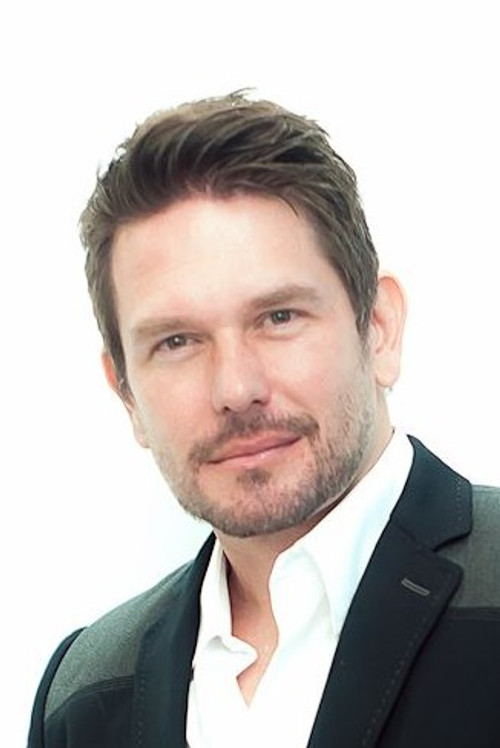 Kristoff Raczynski as 