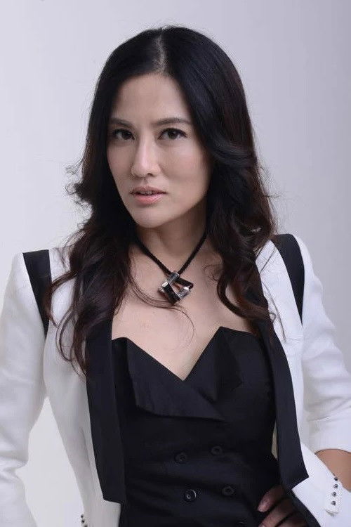 Tong Tong as Mrs. Lan