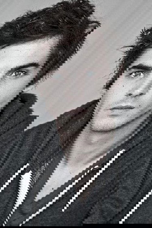 Laurent Delay as Romain