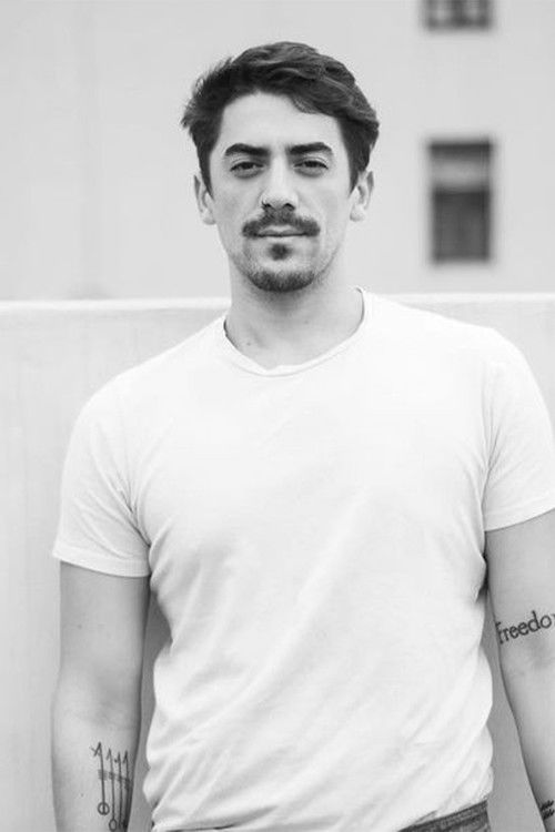 Pablo Baffoni as Leonel