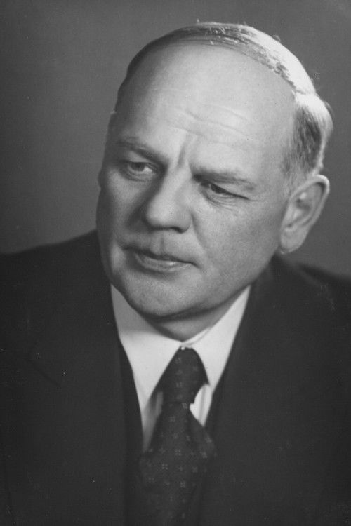 Yrjö Tuominen as Väinö Suominen