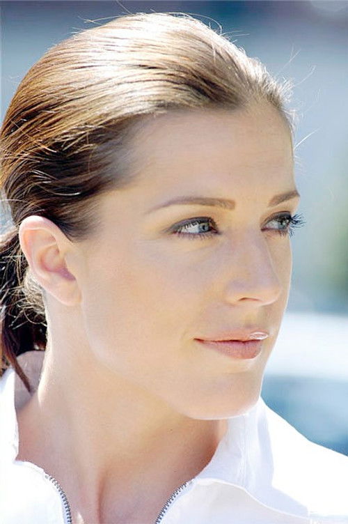 Vanessa Wieduwilt as Girl in the park