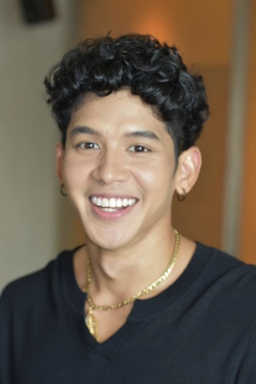 Thititum Sangmanee as Ake