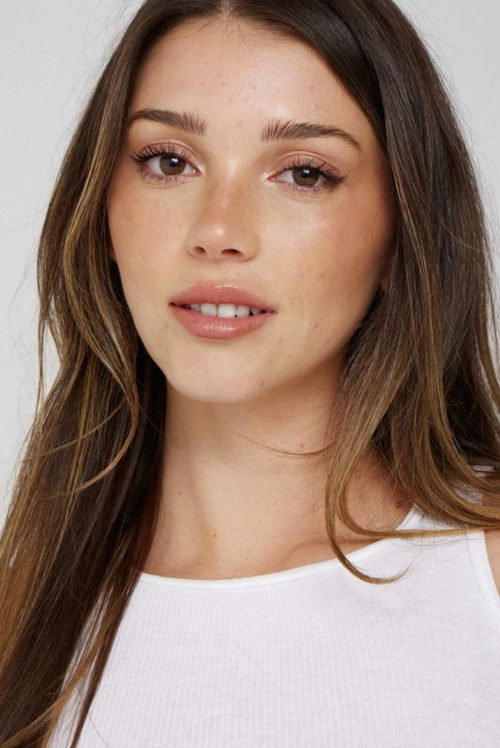 Bella Azzata as Andrea