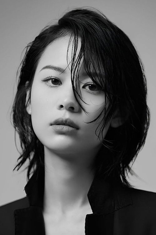 潘琢玉 as 郑秋衣