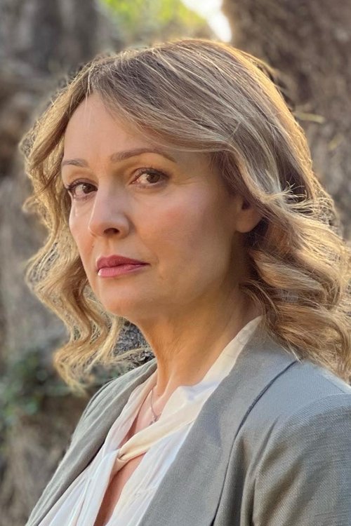 Niki Pallikaraki as Γιέντσνα, λουλουδού