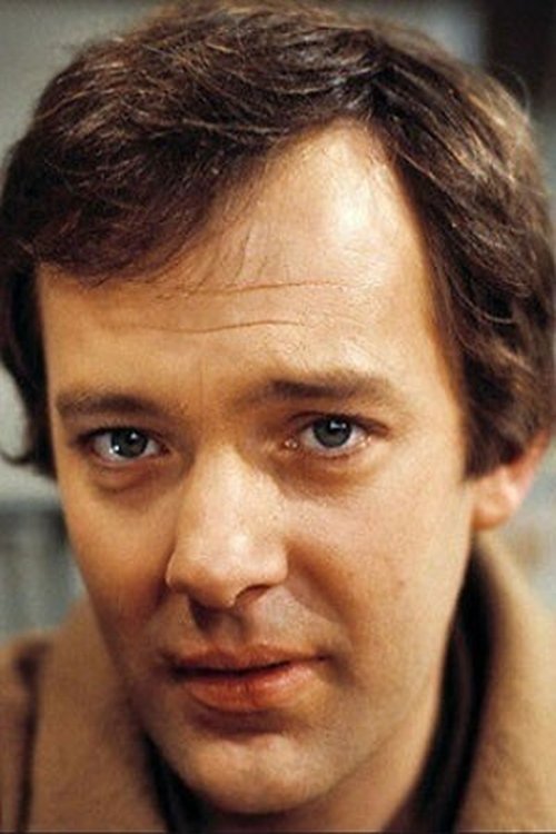 Christopher Strauli as Arthur Symons