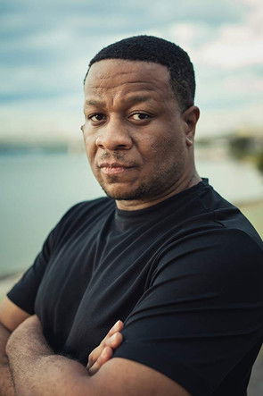 Robert Lamar Burns as Shaun Li Kang