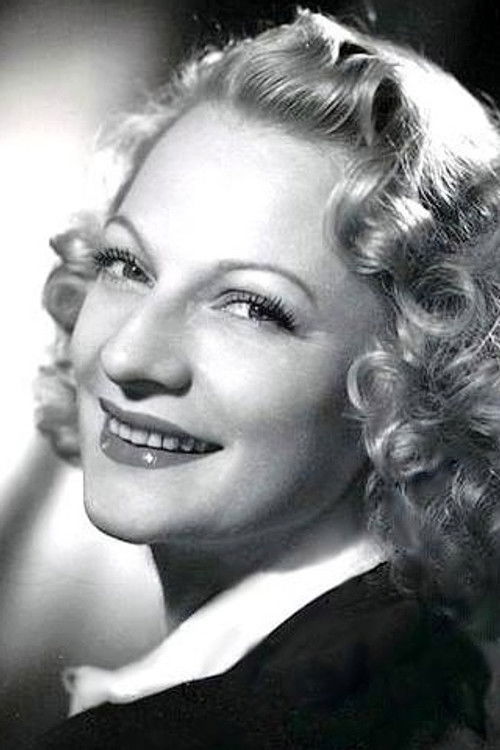 Lily Fayol as Singer