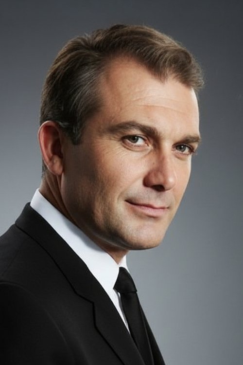 Orhan Günşiray as Aslan Yürekli Richard