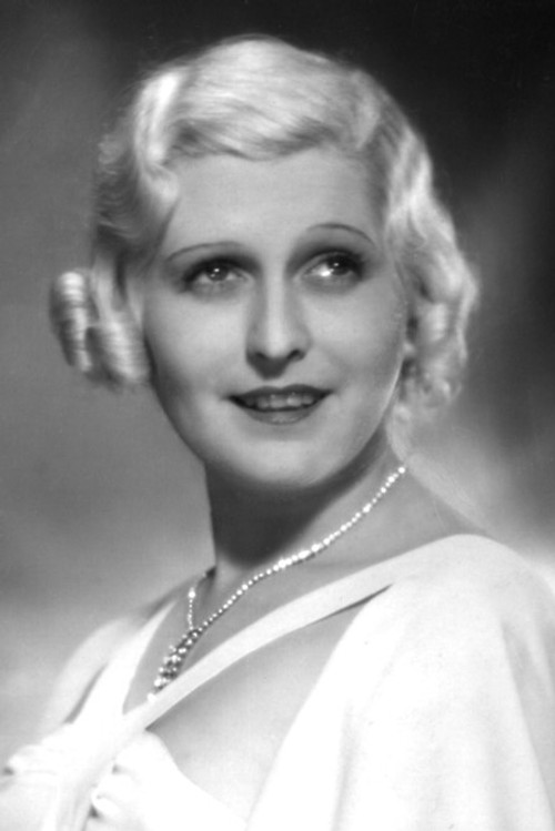 Lee Parry as Lisl Heinzel