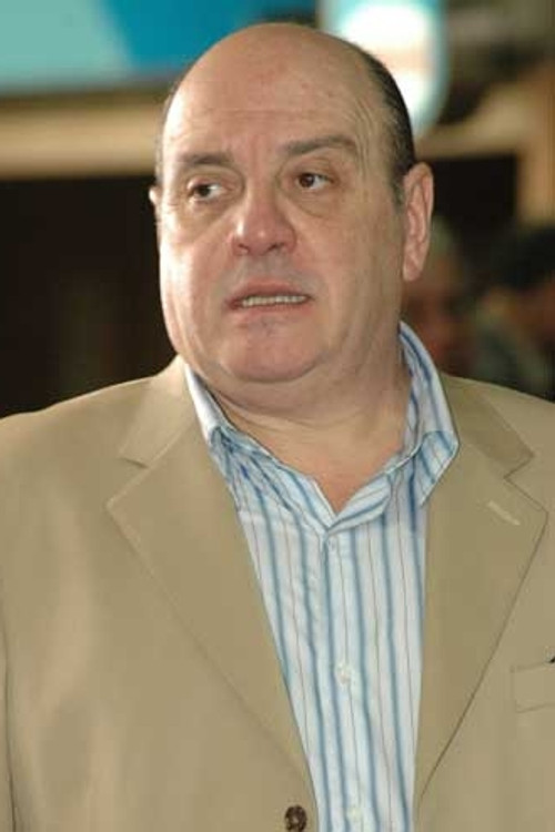 Mário Schoemberger as Oficial do navio