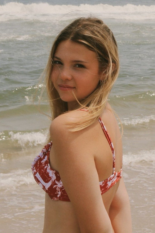 Sydney Thomas as Tonya