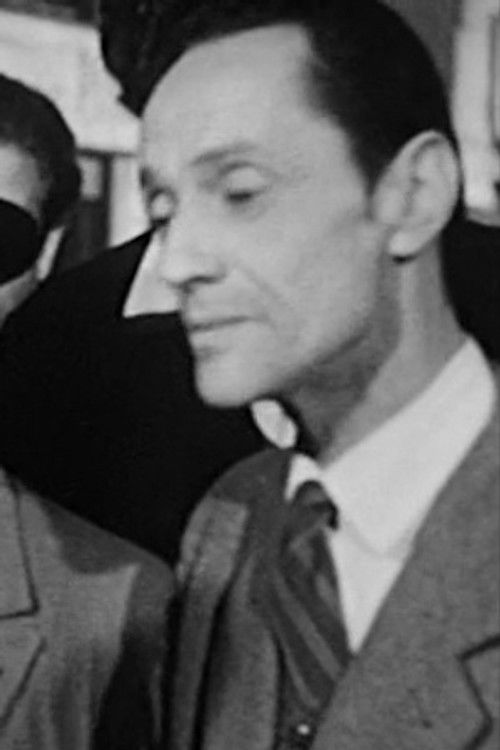 Sergio Fosco as venditore di cravatte