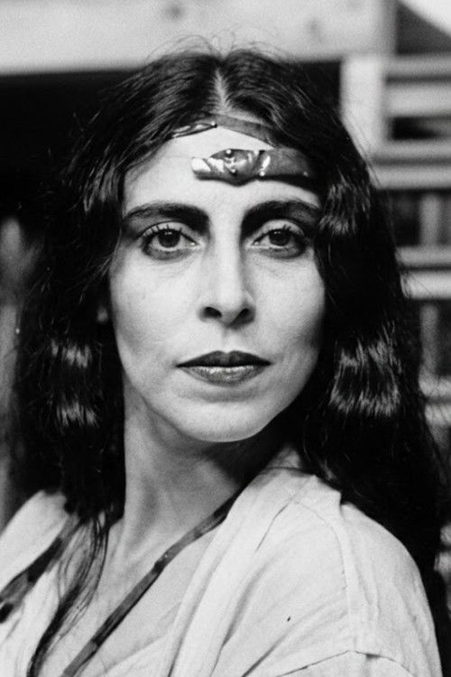 Edith Siqueira as Adele