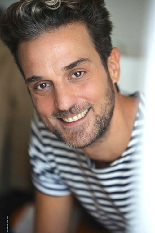 Ettore Nicoletti as Luca Hicks